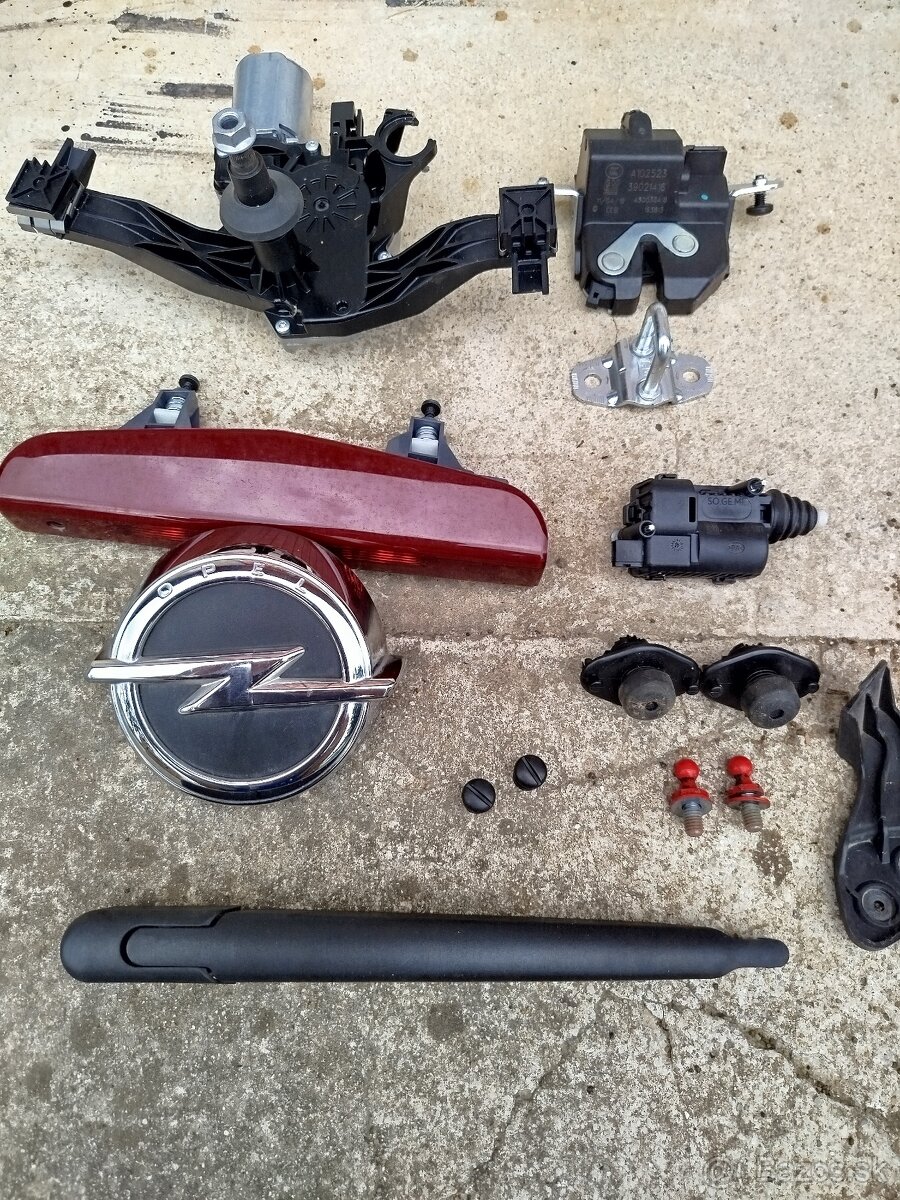 Opel corsa E Diely zadnej kapoty - 2