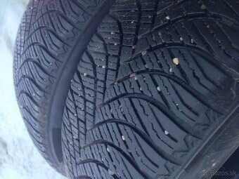 Predám zimné Pneu 215/65r16 5/6mm - 2