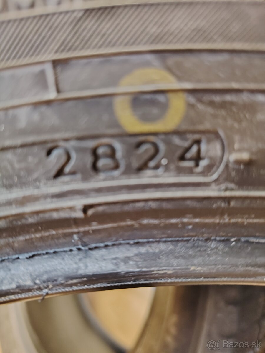 Yokohama 215/55 R17 zimná - 2