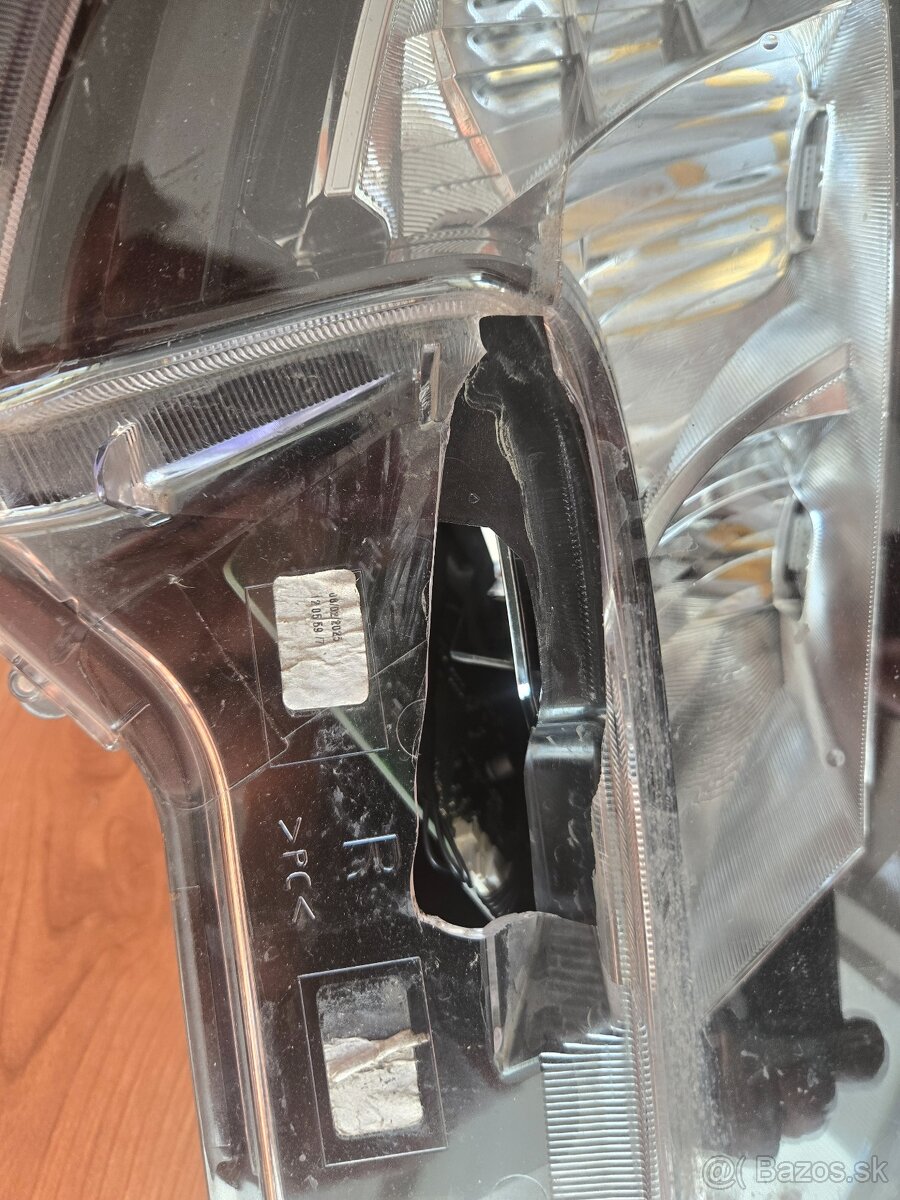 Predný svetlomet Toyota Corolla - 2