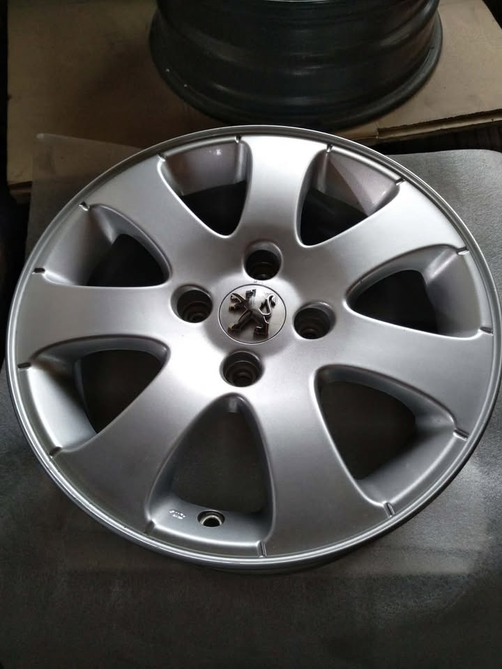 15" alu PEUGEOT. - 2
