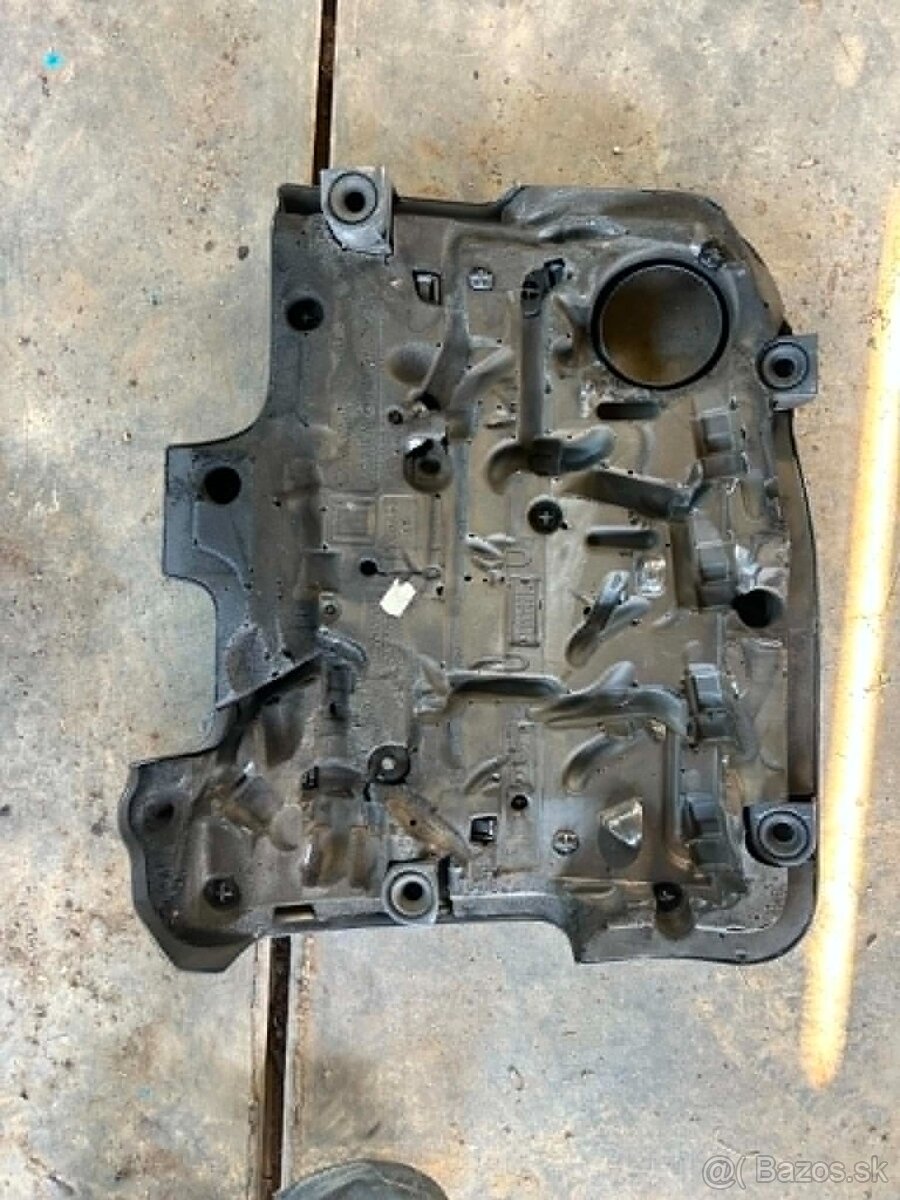 Superb 2 kryt motoru - 2