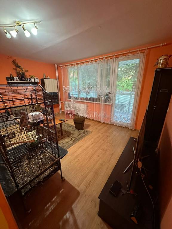 Byt 3+1, 63m2, veľká lodžia 6m2, čiast. rekonšt, starý Juh, - 2