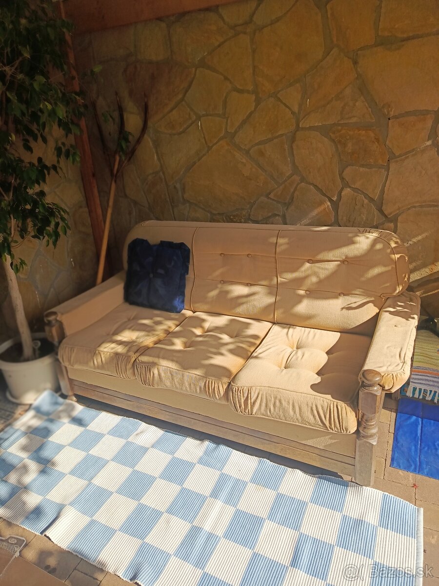 Predám pohovku, rozkladaciu, používaná - Masívna - 2