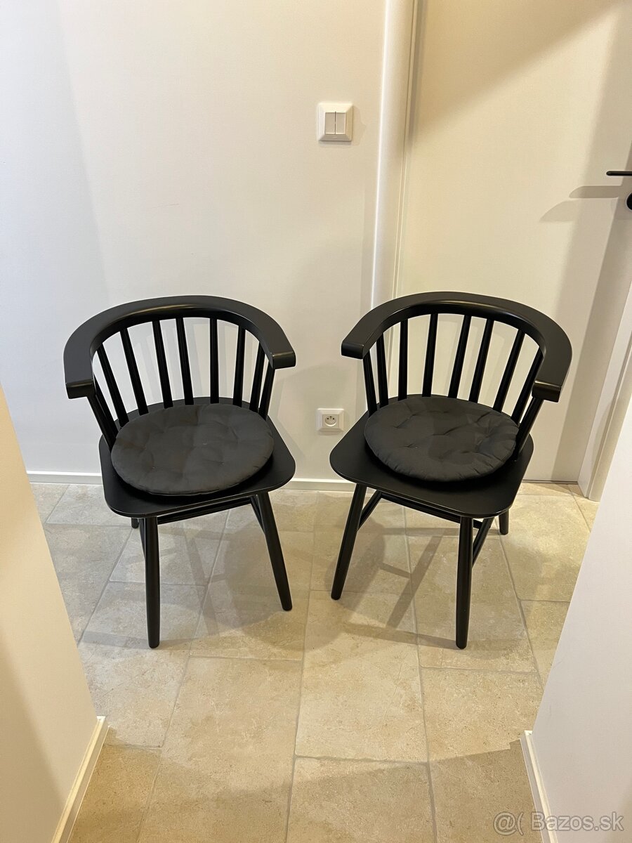 Čierne drevené stoličky 4ks - 2
