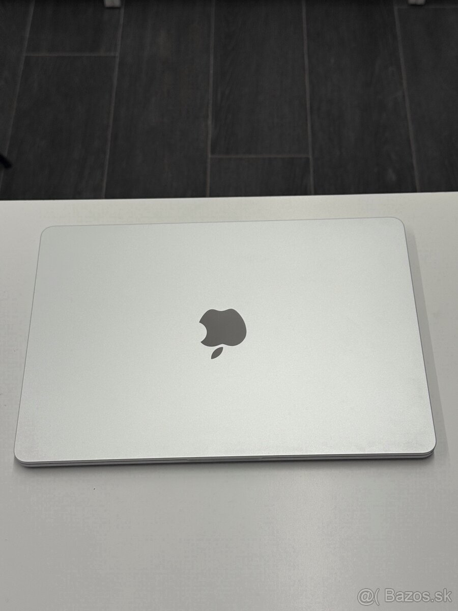  Apple MacBook Air M3 2024 / 16GB / 512GB - 2