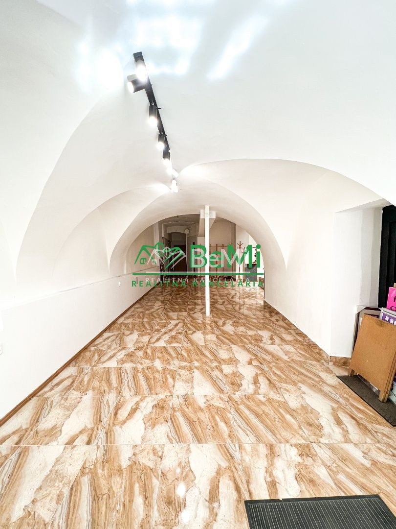 Prenájom, komerčný priestor, 45m2, historické centrum Žiliny - 2