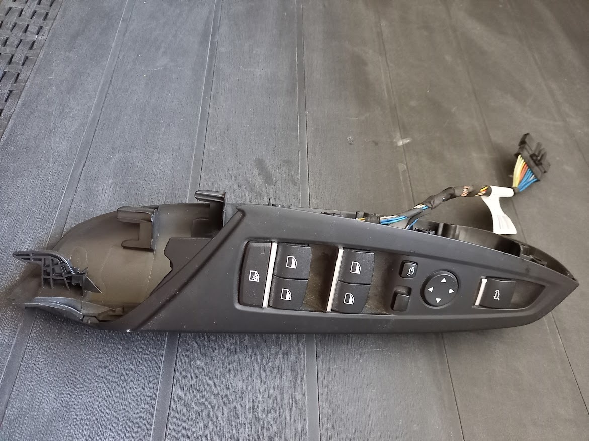 BMW X3 F25 ovládač na ľavých dverách - 2
