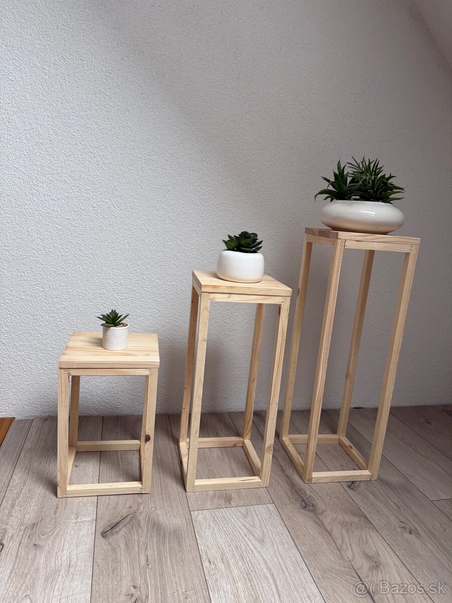 Borovicové stojany na kvety . - 2