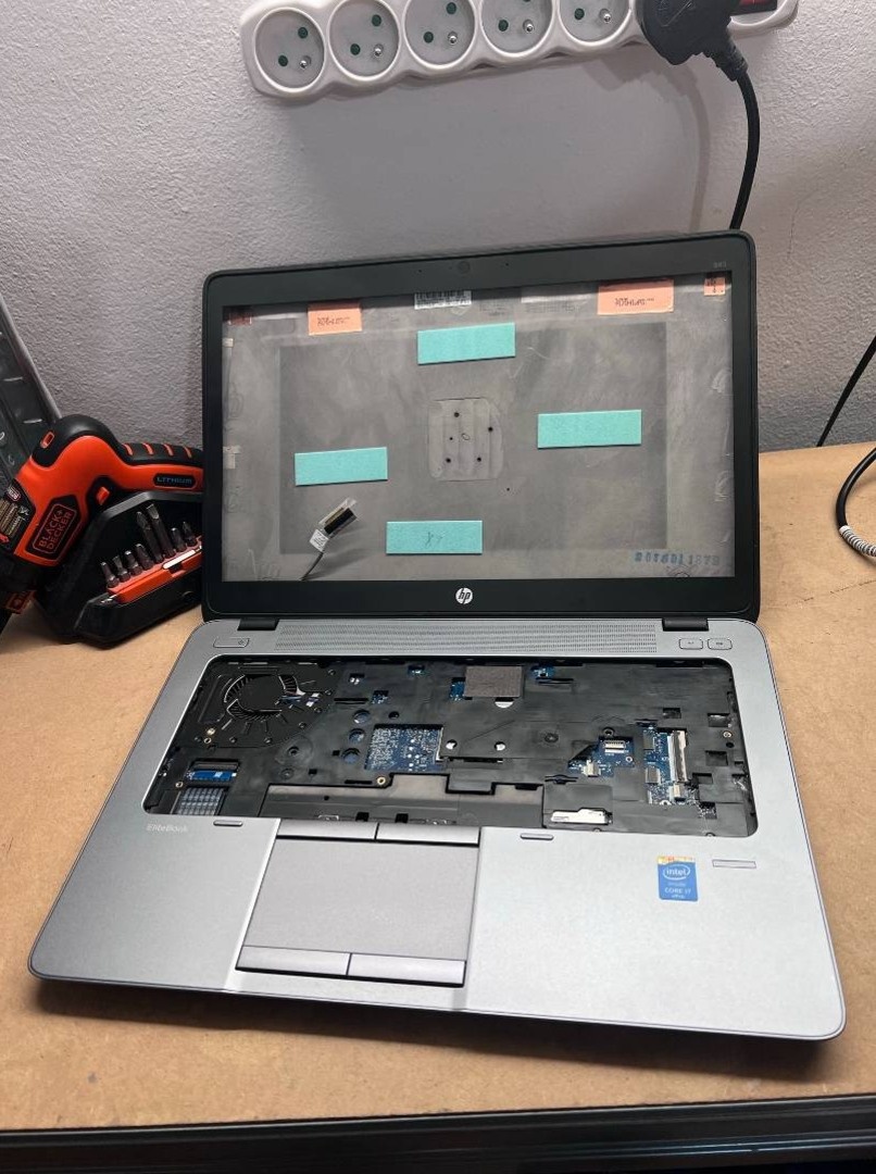 Predám pokazený notebook na náhradné diely HP 840 G2 - 2