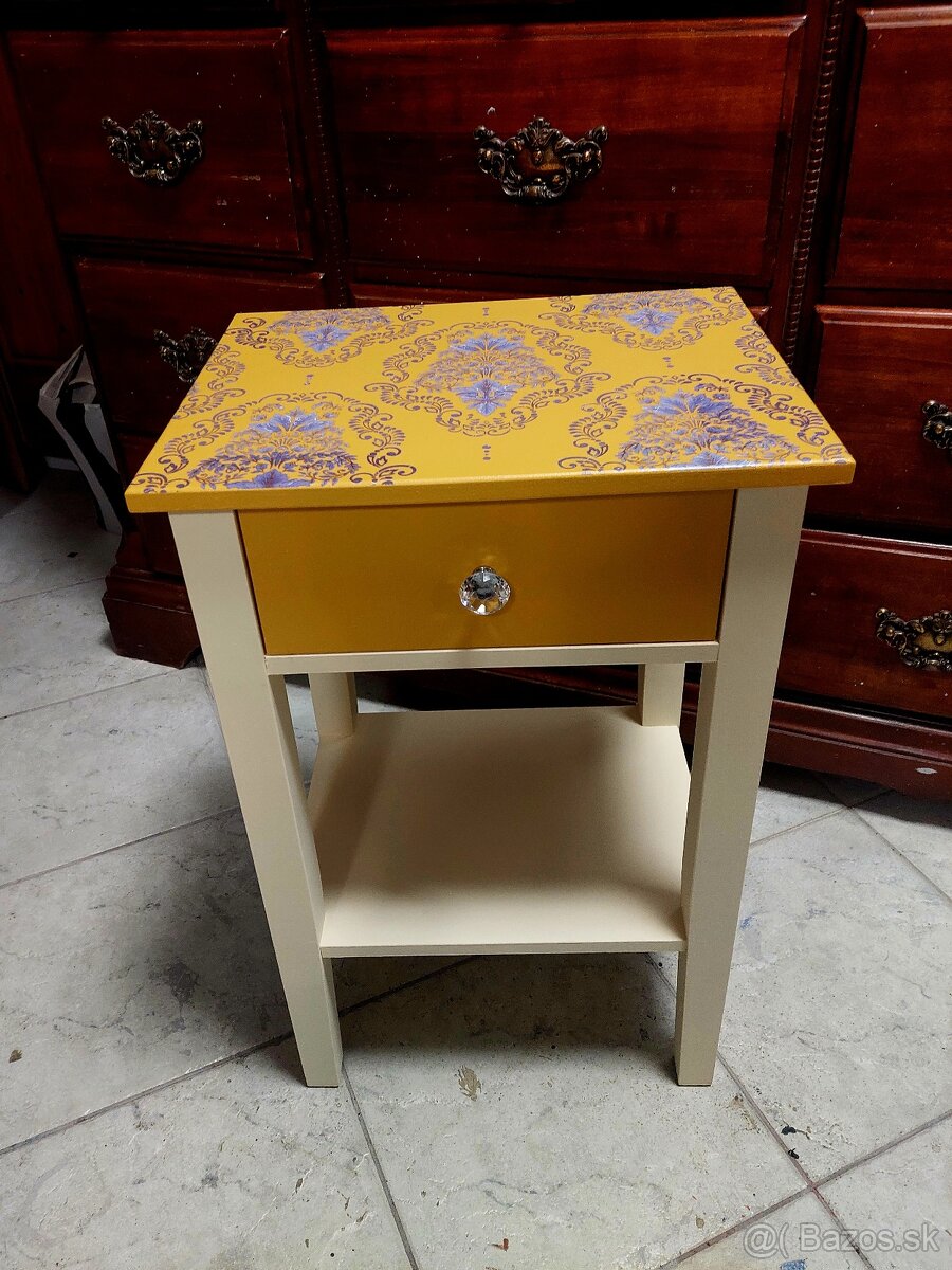 Stolík ručne maľovaný - 2