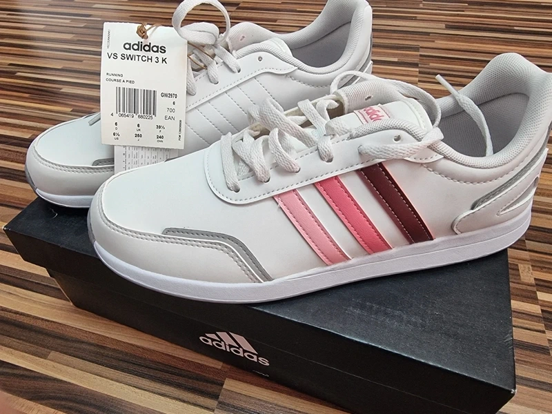 Adidas VS Switch 3K... - 2