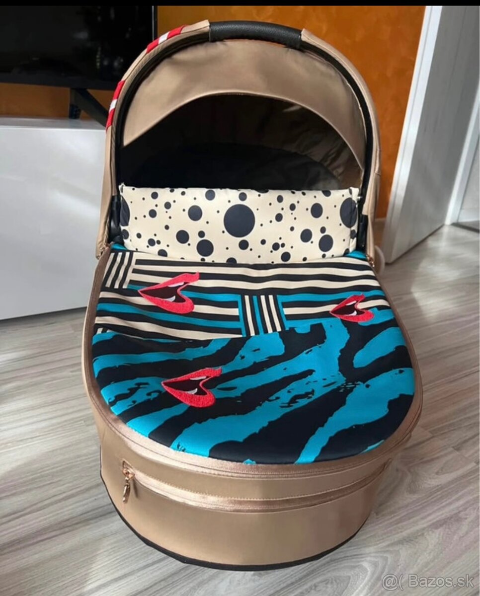 Karolína Kurková vanička na cybex priam 4.0 - 2