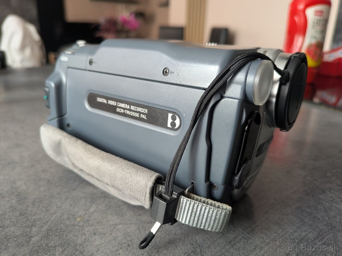 Sony DCR TRV255e - 2