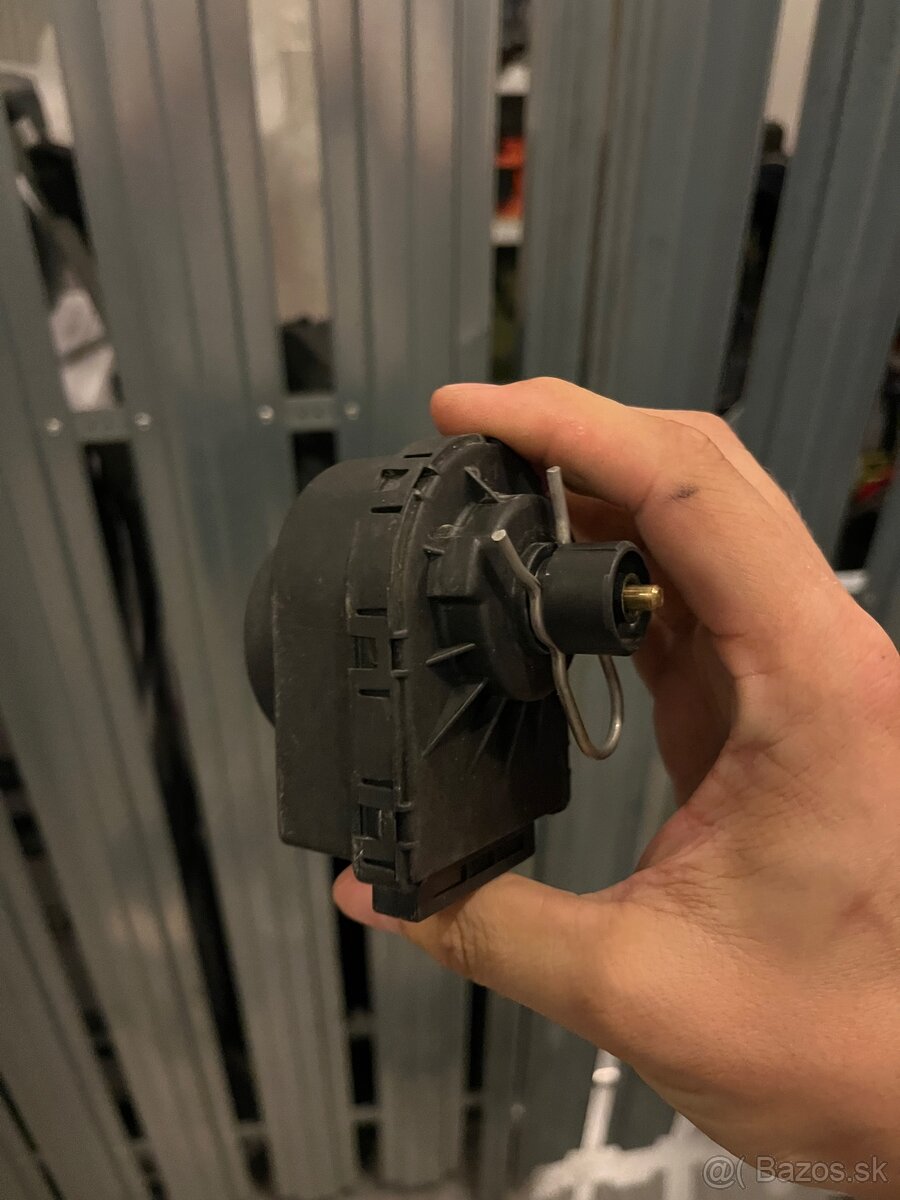 Servomotor trojcestného ventilu Junkers - 2