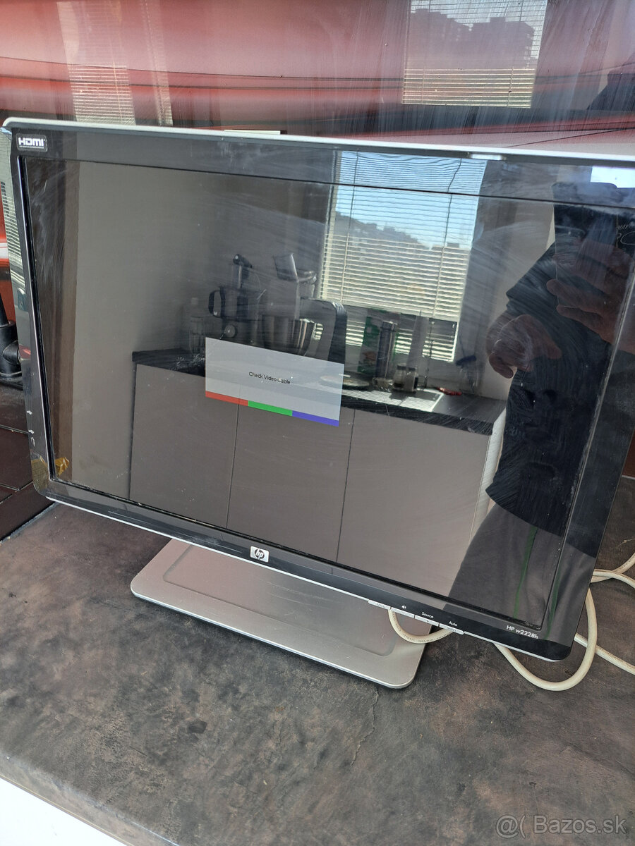 LCD monitor s HDMI HP w2228h funkčný. - 2