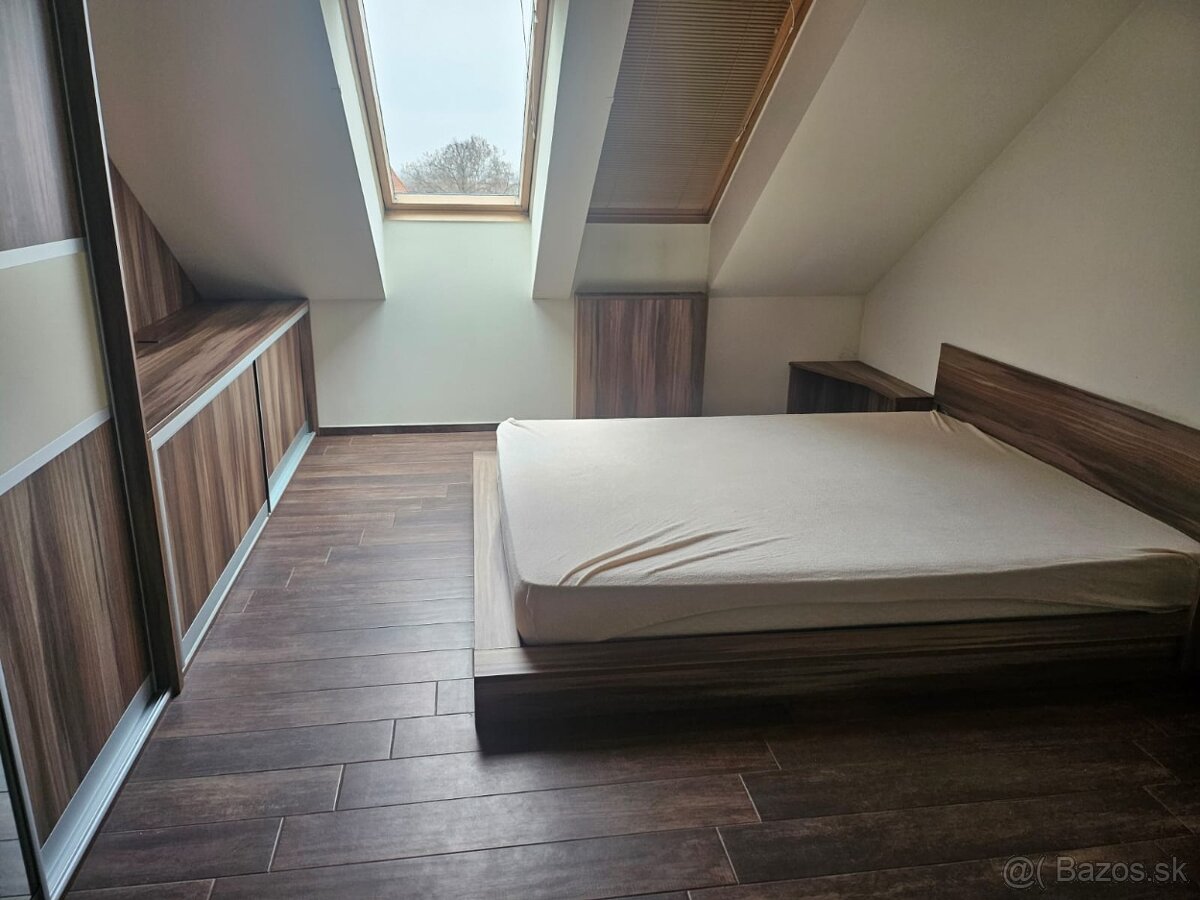 PONÚKAME NA PRENÁJOM KRÁSNY 2-IZBOVÝ MEZONETOVÝ BYT V HC - 2