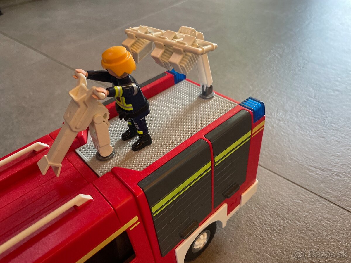 Playmobil hasičské auto - 2