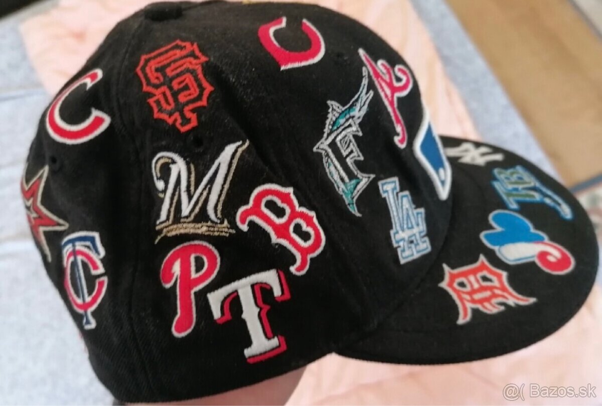 NEW ERA s logami baseballových tímov - 2