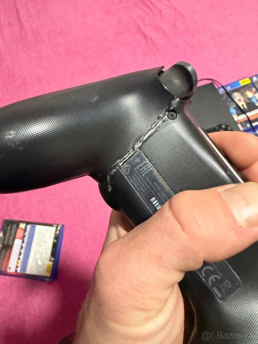 Predám PlayStation 4 – 2 ovládače + hry (bez krabice) - 2