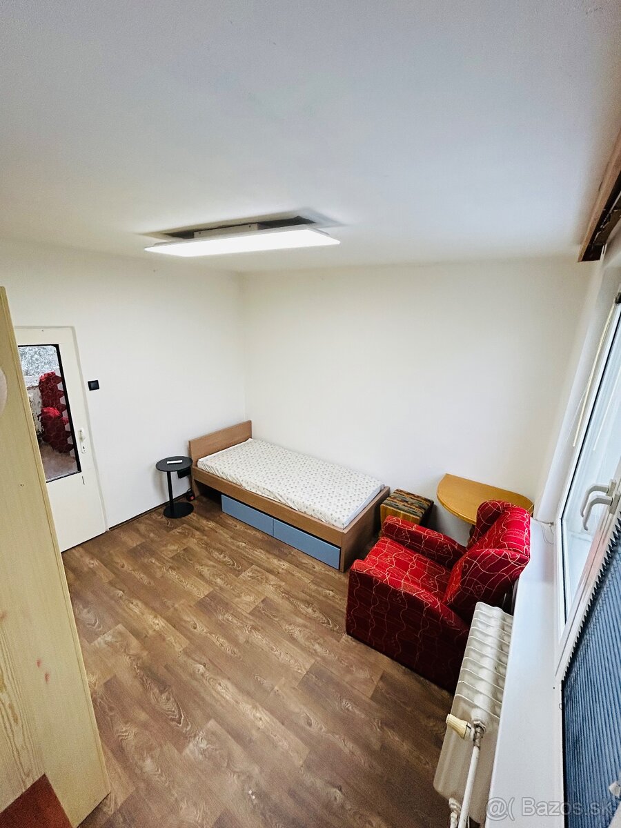 Prenájom izby 12,25m2 - 2