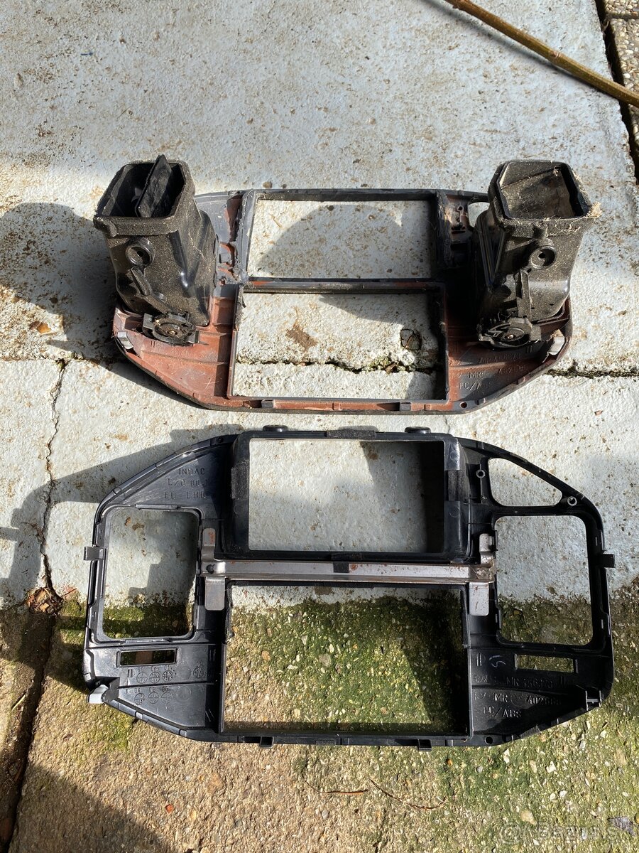 Pajero 3 kryt radia - 2