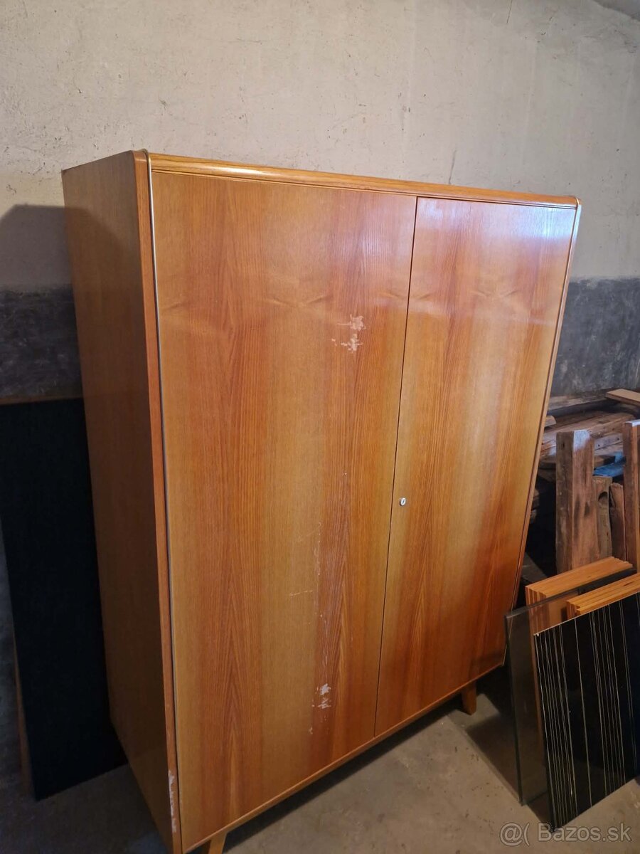 Retro obyvacia stena - 2