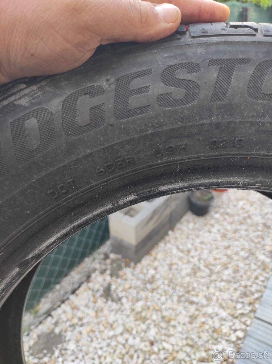 Pneu 215/60 R17 - 2