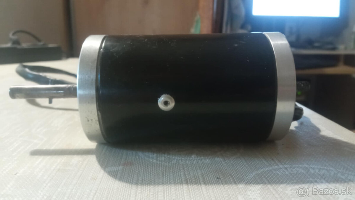motorcek , motor 12v - 2