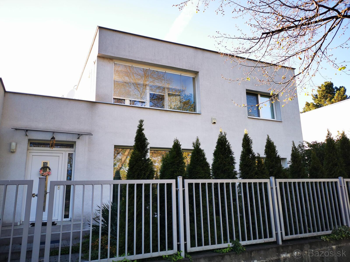 REPREZENTATÍVNA MESTSKÁ VILA V CENTRE NITRY - 2