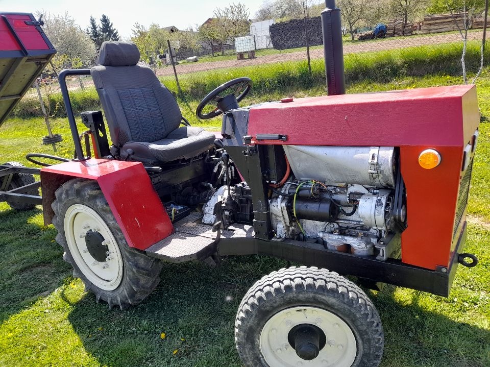 Malotraktor s vlečkou - 2