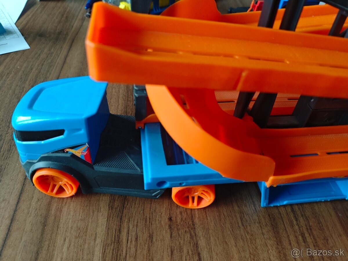 HotWheels hracky - nakladne auto, drahy, pumpa - 2