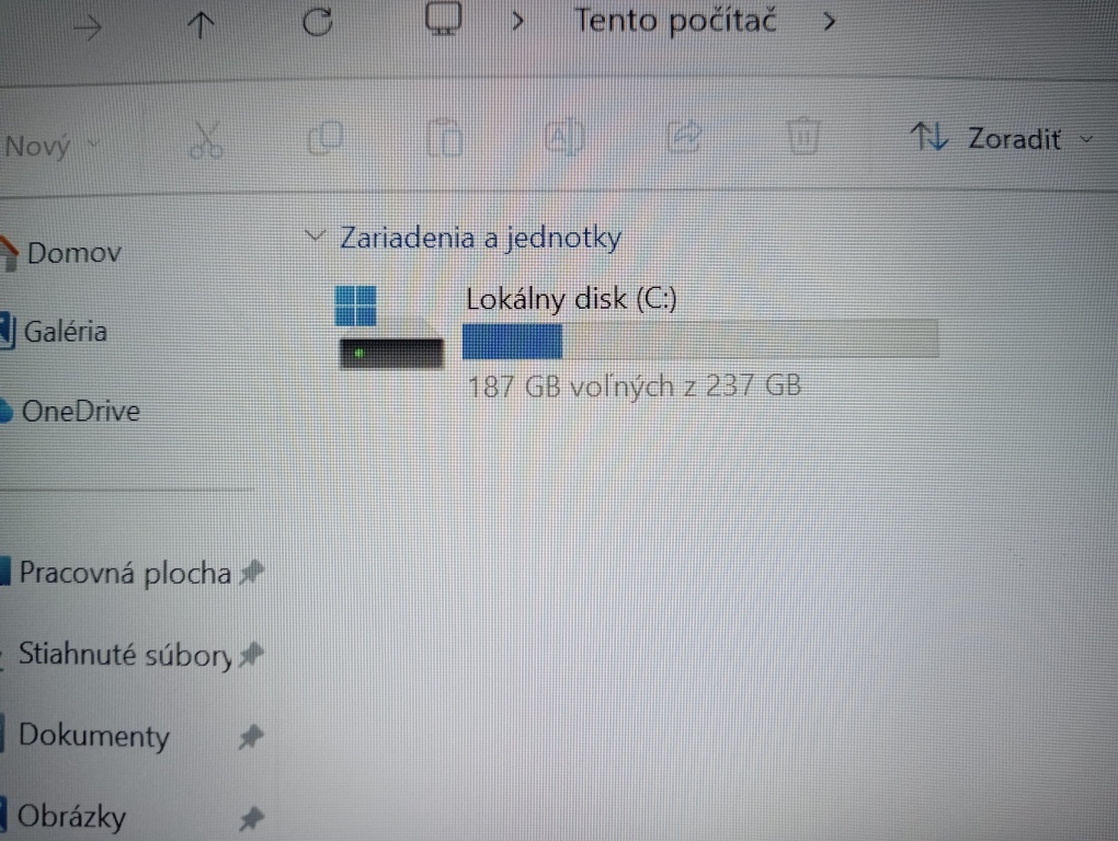 predám Dell latitude 5400 - Intel core i5 - 8gb ram -ssd - 2