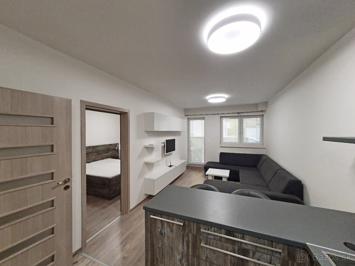 Prenajom moderneho 2-izboveho bytu s terasou a parkovacim mi - 2