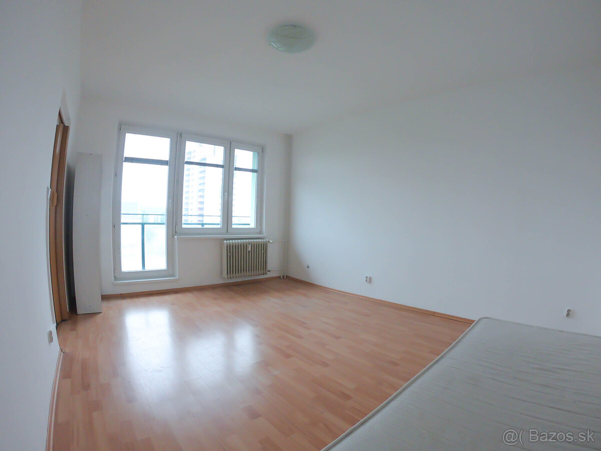 Predaj 3 izbový byt v Nových Zámkoch, Cena 121.540€ - 2