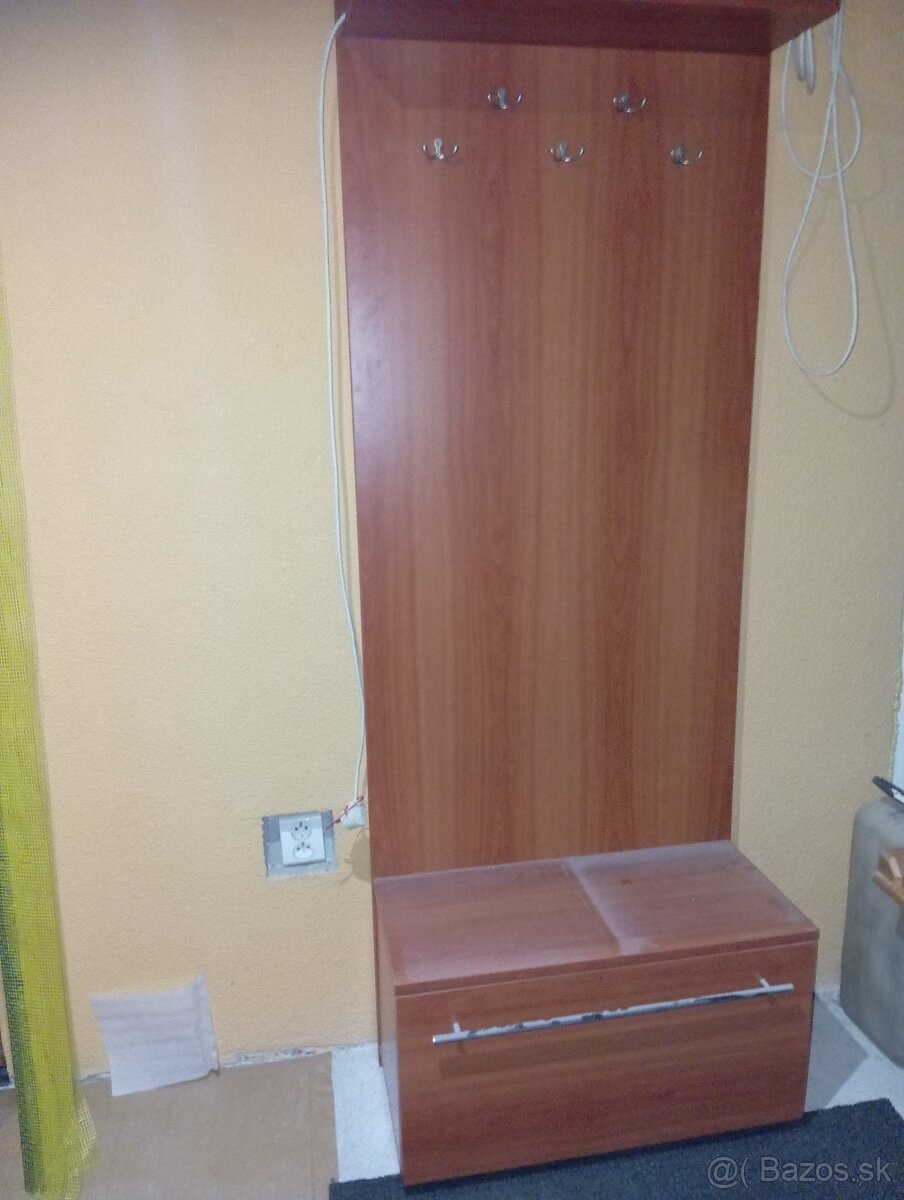 Vešiak a botník - 2