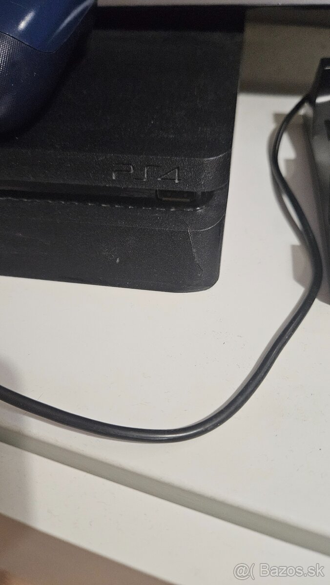 Playstation 4 slim - 2