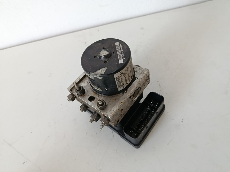 rj abs megane3 476606747r-a 100€ - 2