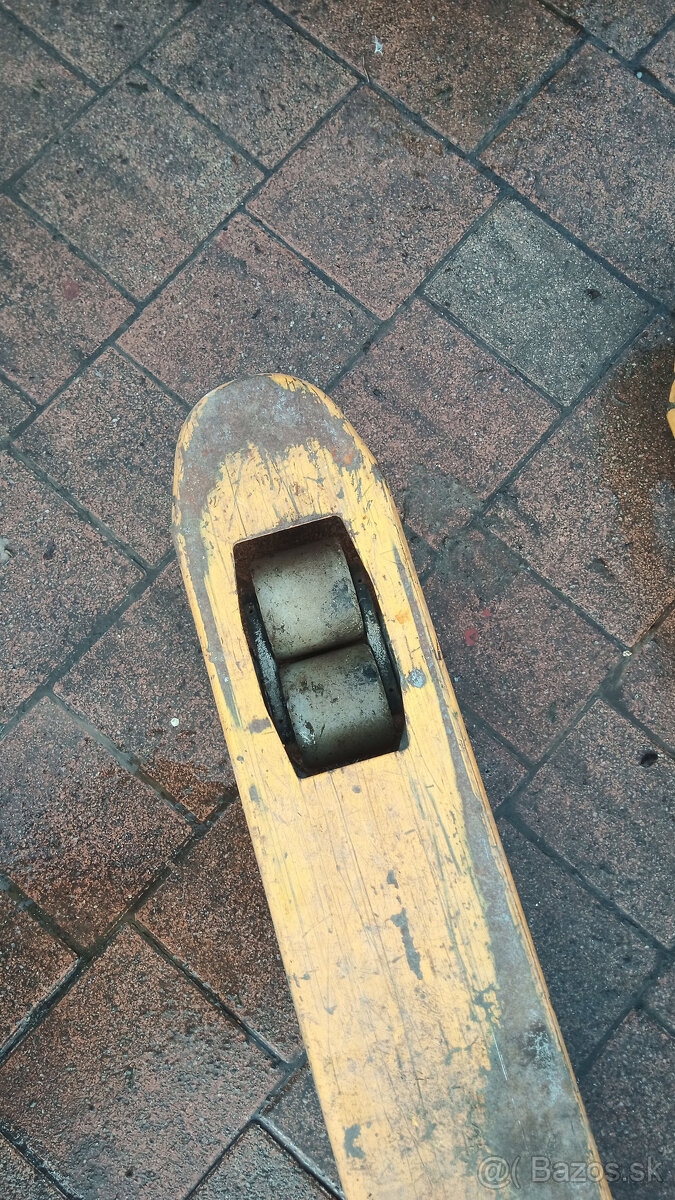 Paletový vozík 2t - 2