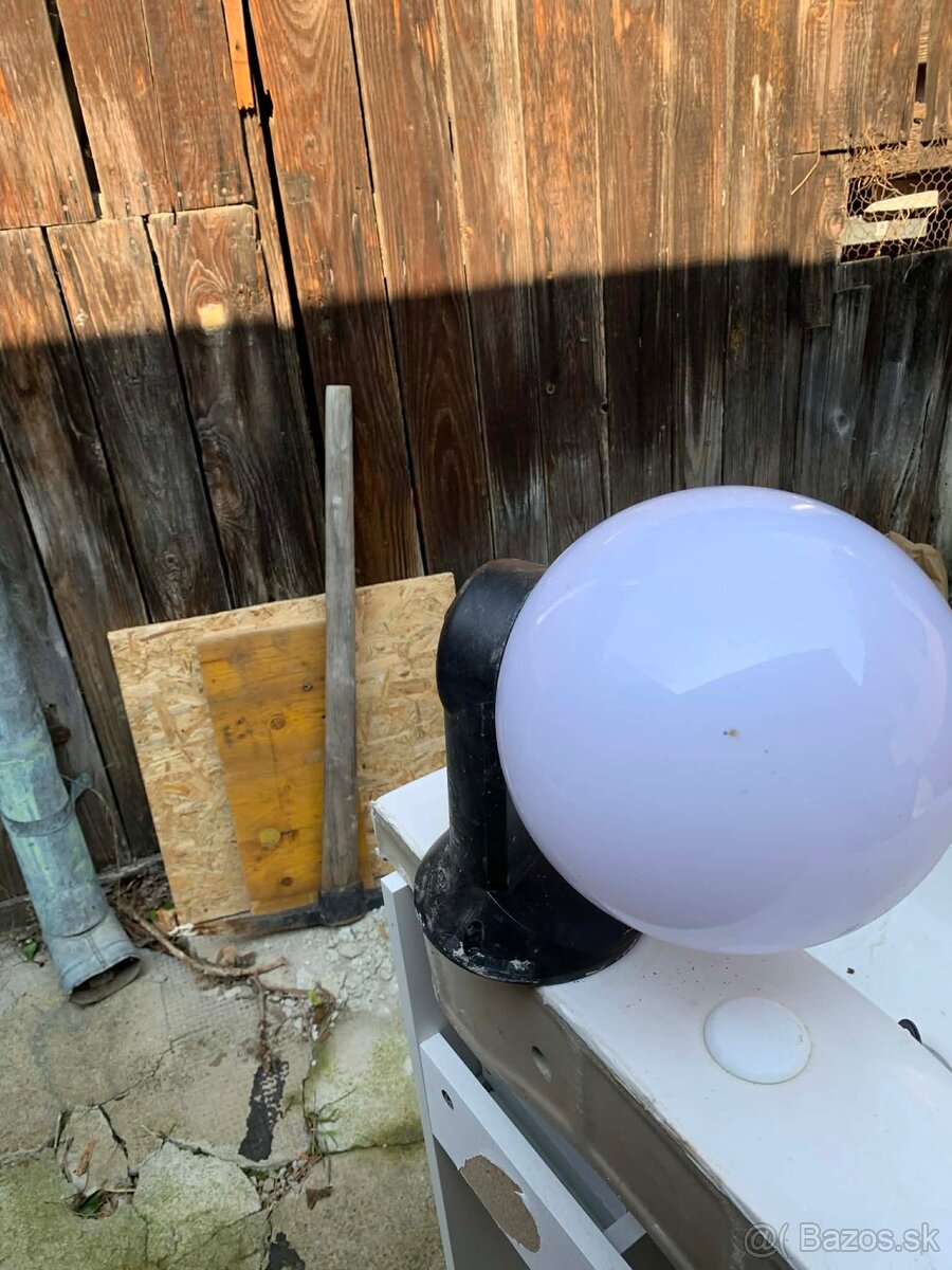 Predám skrinku, digestor, radiátor, svetlo - 2