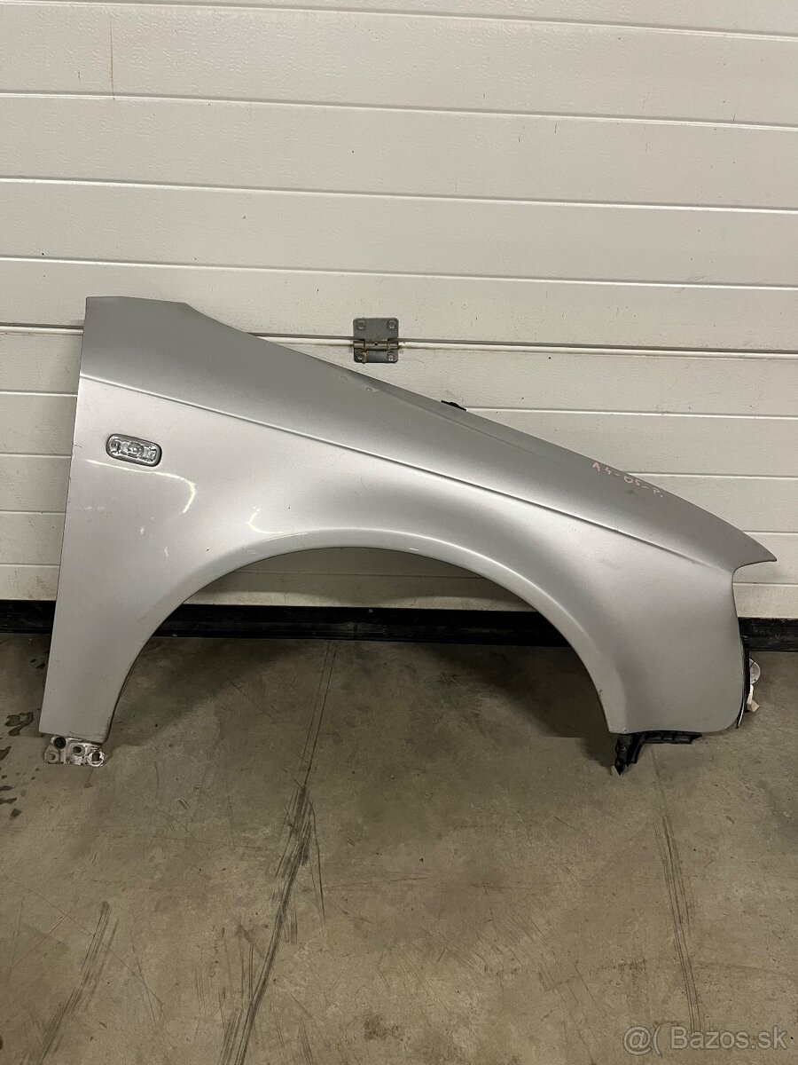 Blatník audi a4 B7 - 2