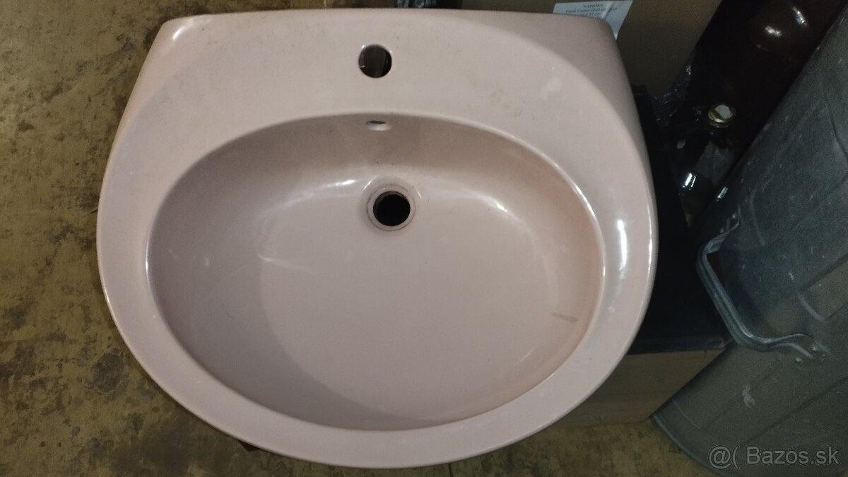 WC záchod , umyvadlo, botník - 2