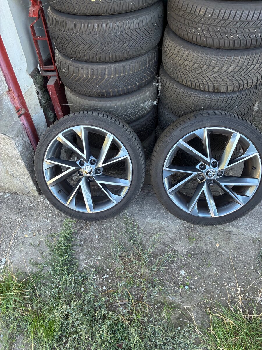 Skoda Superb 3 zimne 235/40/19 - 2