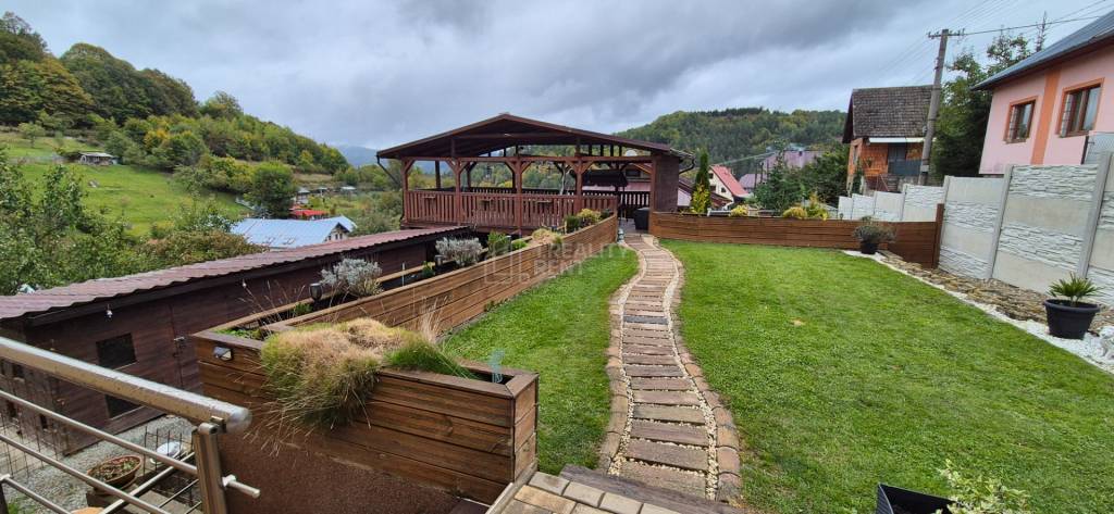 Predaj: Pekný rodinný dom s veľkým pozemkom Hlboké nad Váhom - 2