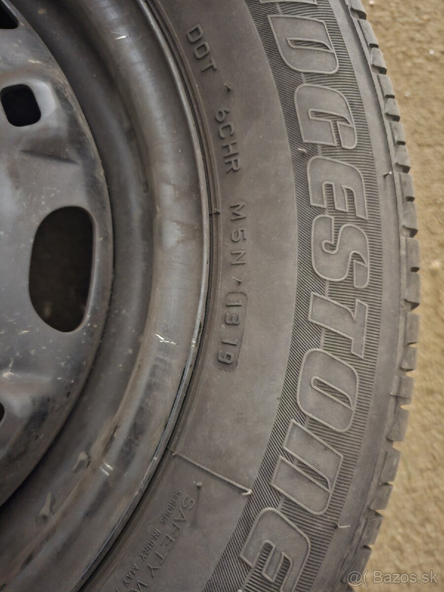 Predám pneu na diskoch 175/70 r14 - 2