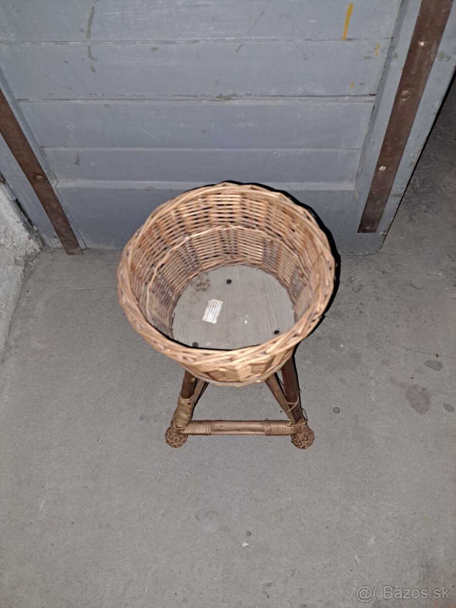 Ratanovy stojan na kvety - 2