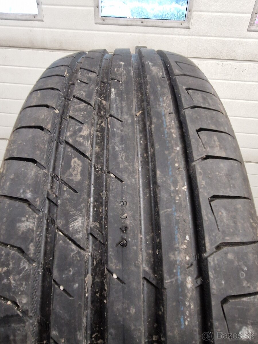 NOKIAN 235/55R19 DOT4825 4224 - 2