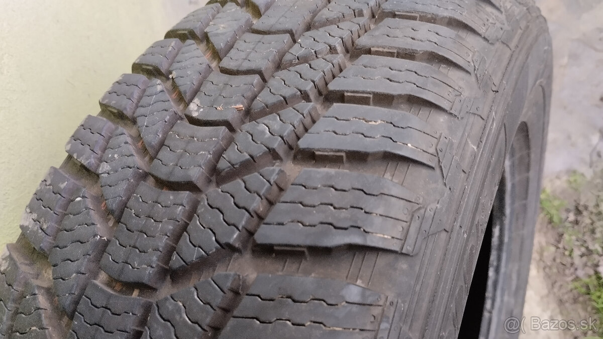 Predam zimné pneumatiky GENERAL 215/65r17 - 2