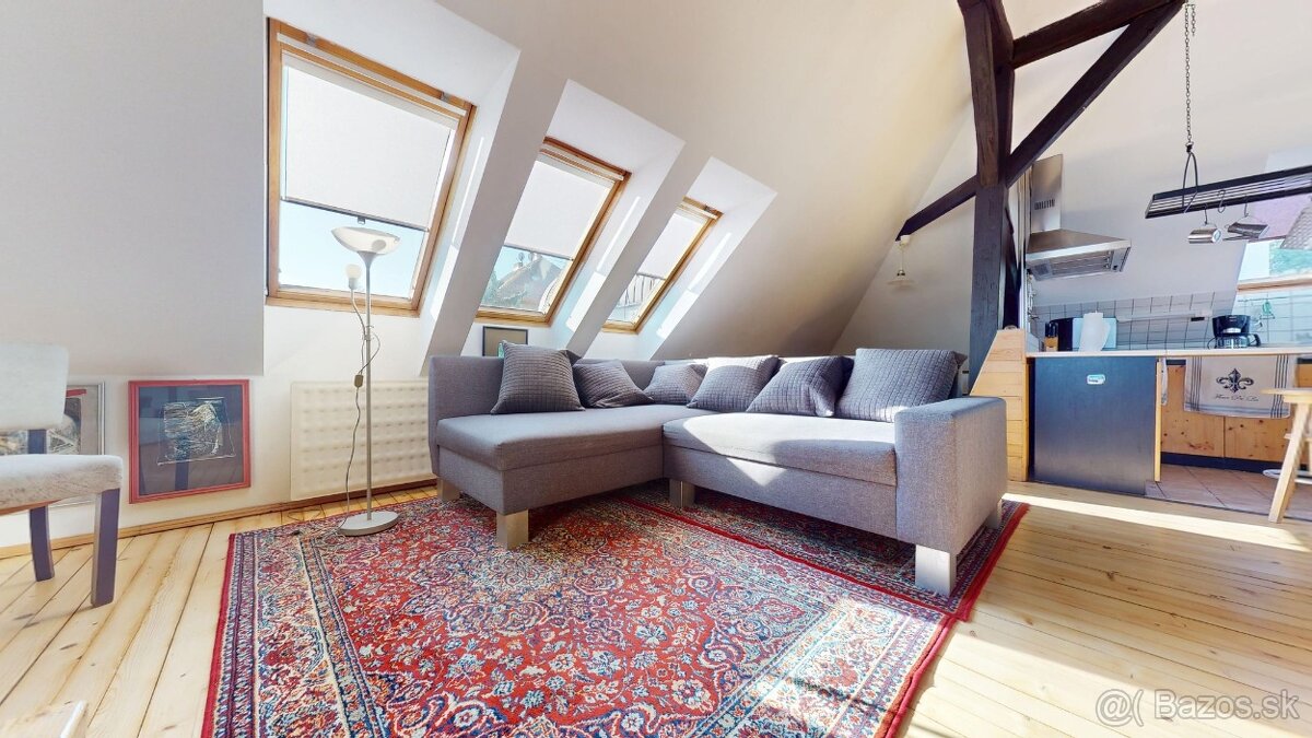 3 izb. PODKROVNÝ BYT PRI HRADE - Tvarožkova ul.- Staré Mesto - 2