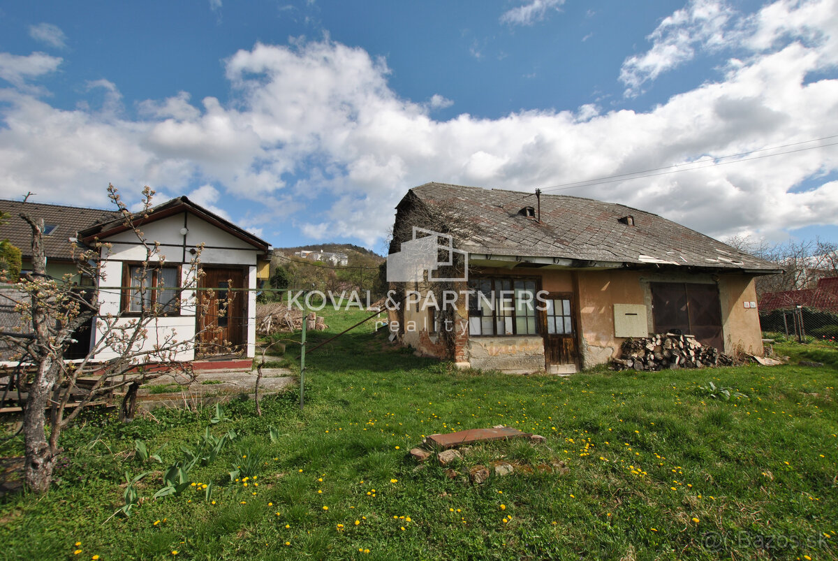 Koval & partners ponúka na predaj pozemok zo starým domom na - 2